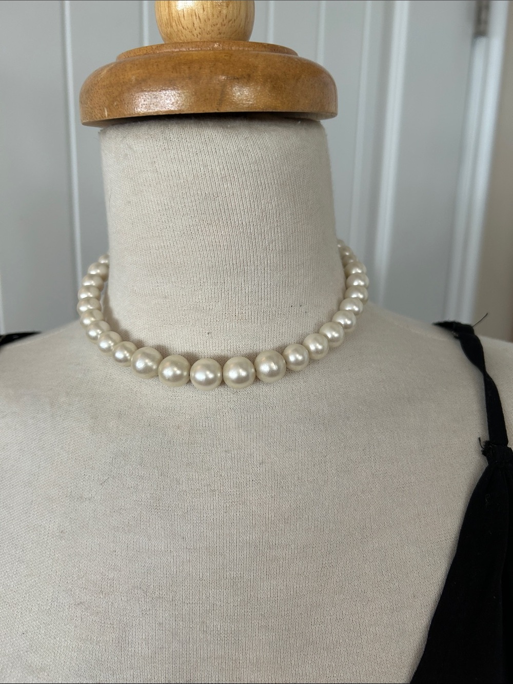 Vintage Classic Pearl Wire Choker Necklace - Cream Pearl